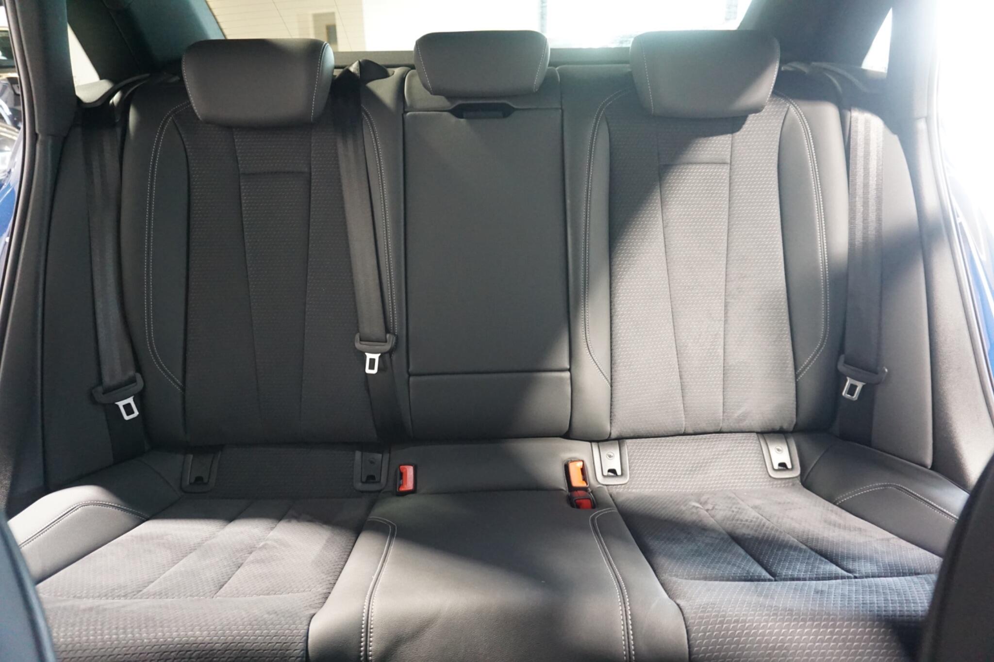 Audi A4 2.0 TDI 40 Black Edition Saloon 4dr Diesel S Tronic quattro Euro 6 (s/s) (204 ps)